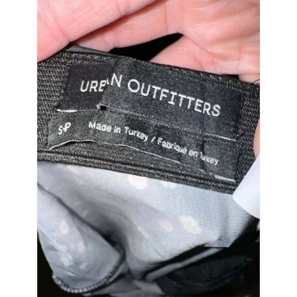- Urban Outfitters Women's Floral Midi Skirt Black White Flowers Size S/P - Picture 8 of 9